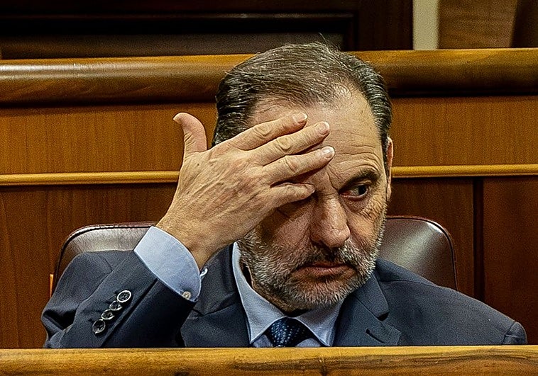 Ábalos no quiere salir de prisión: pide asistir por videoconferencia a la vista para evitar el «sufrimiento» por los traslados